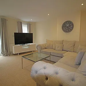  Apartment Sillars Getaways - Modern Four Bedroom Town House United Kingdom